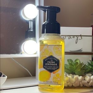 🍋 2/20 Bath and Body Works Foaming Hand Soap